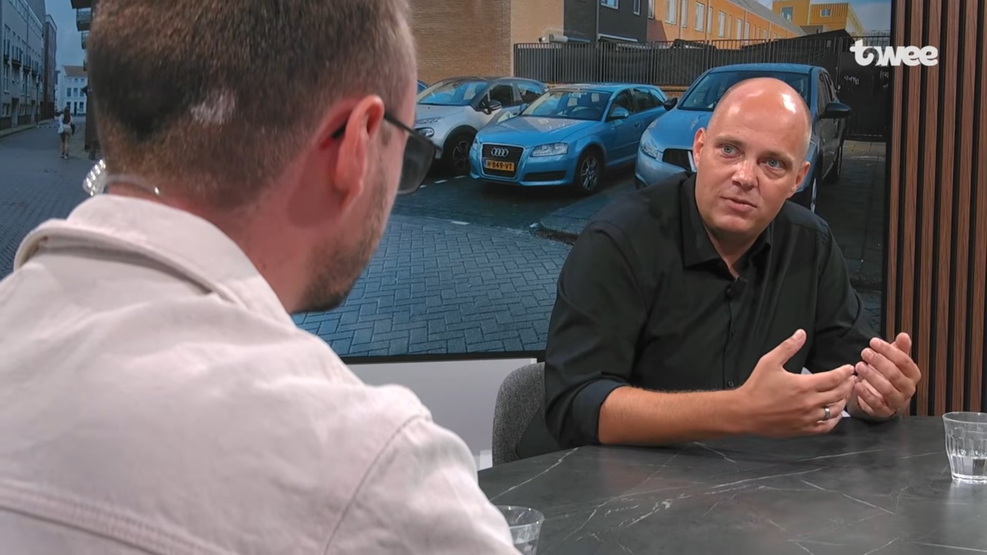 René Karens in Twee in Gesprek. Foto: still uit het tv-programma van Streekomroep Twee
