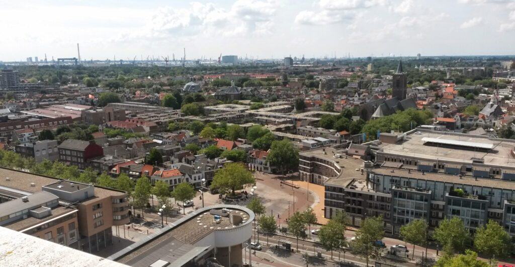 Schiedam vanaf het dak van het Stadskantoor